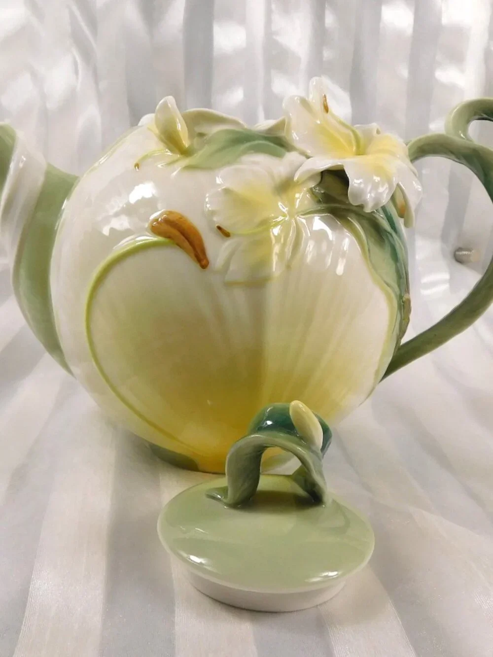 Pier 1 Teapot in Ginger Lily # 27151